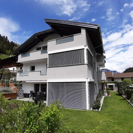 Au Appartement *